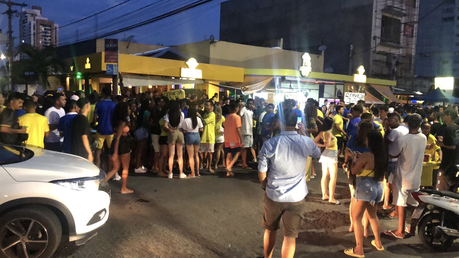 Comerciantes cobram mais disciplina nas comemorações da Copa do Mundo na Rua São Domingos