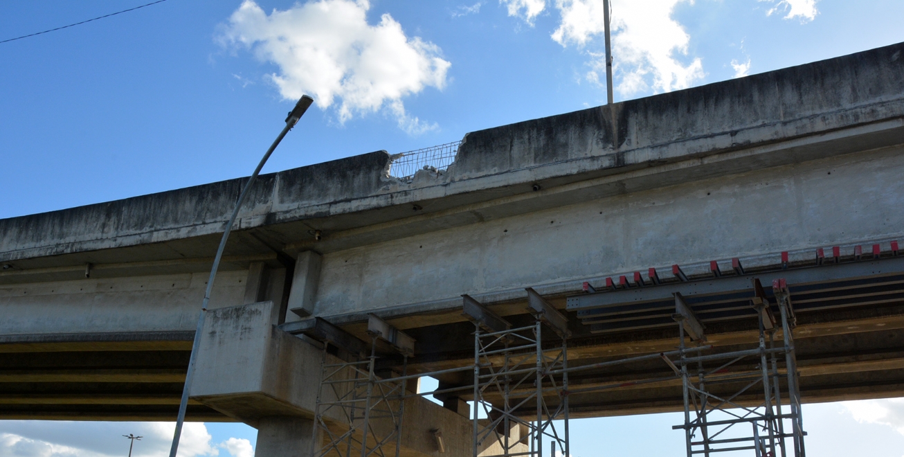 Demolição do viaduto da Cidade Nova é iniciada