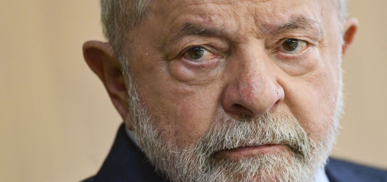 Lula demite comandante do Exército Júlio Cesar de Arruda