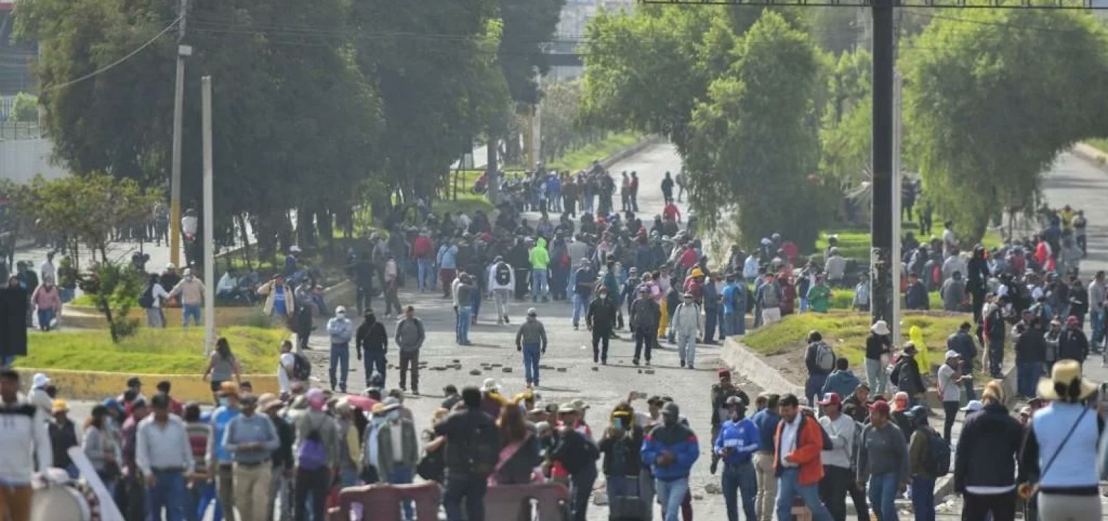 Peru vive dia de tensão; onda de protestos deixa feridos na capital