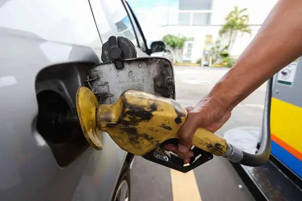 Governo publica MP que prorroga desoneração dos combustíveis por mais 60 dias