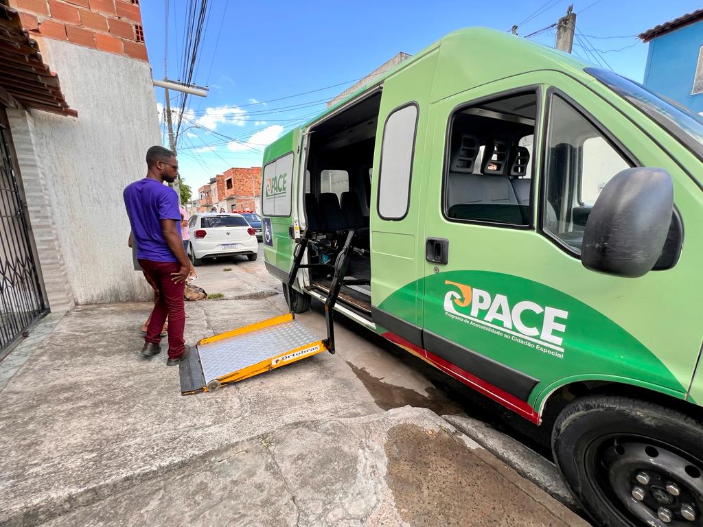 PACE assegura transporte a cinco mil pessoas com necessidades especiais em Feira