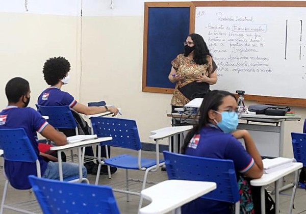 Governo da Bahia publica promoção de 852 profissionais da educação na rede estadual