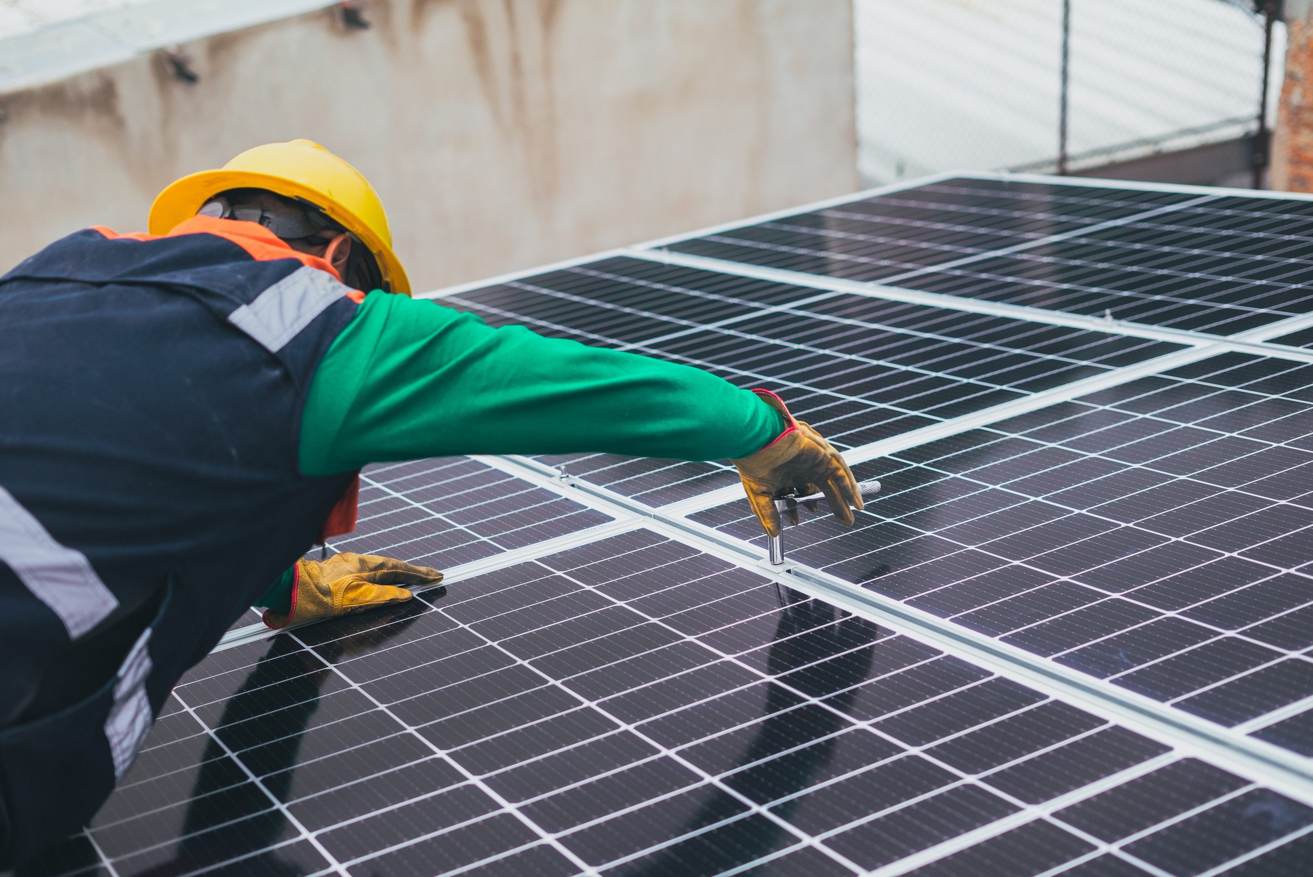 Energia solar: entenda como funciona a instalação e cobrança de taxas