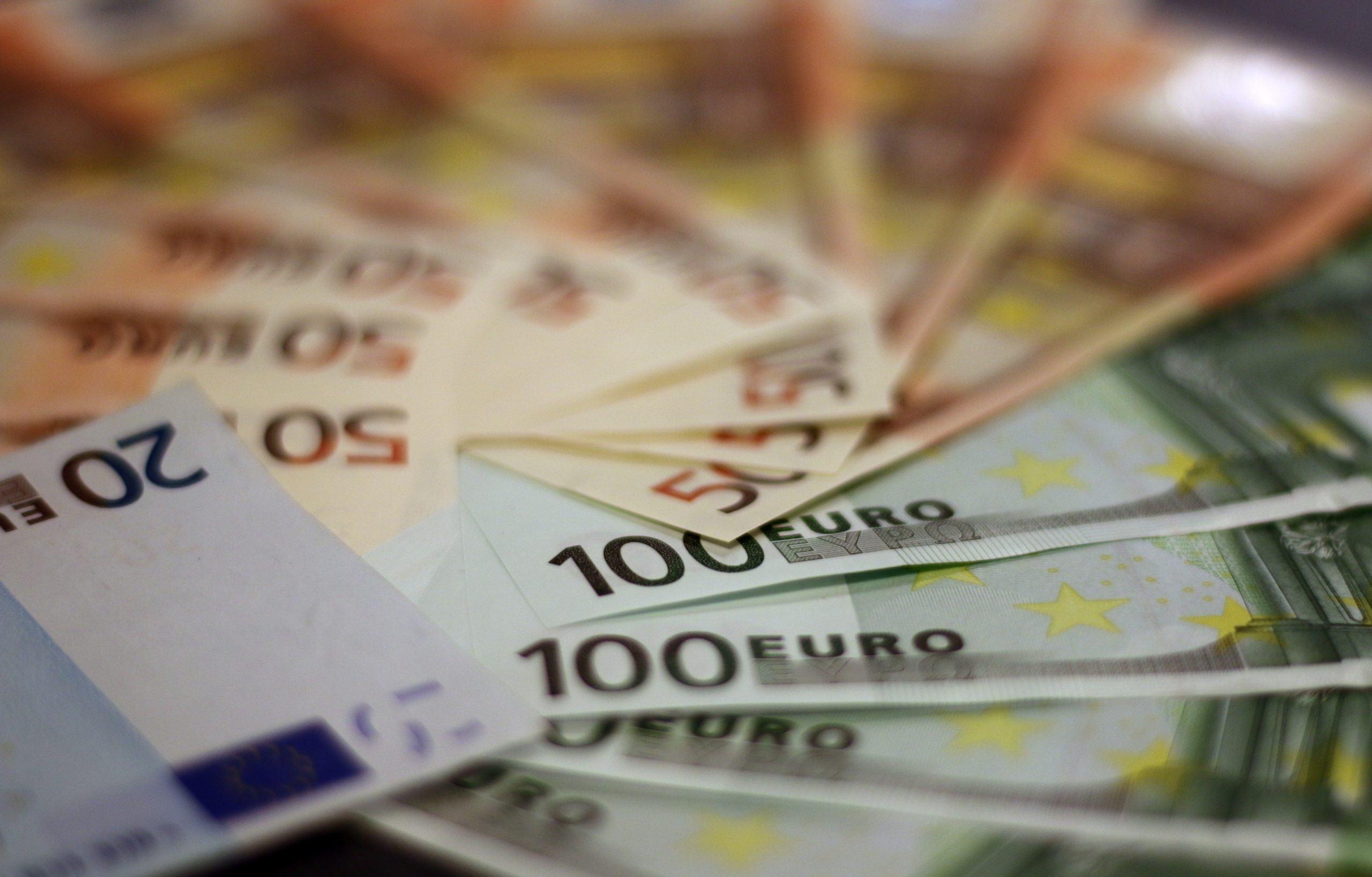 Croácia adota euro e entra no espaço de livre circulação europeu