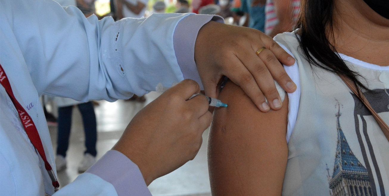 Aplicação da primeira dose para crianças de 3 e 4 anos é suspensa por falta de imunizantes