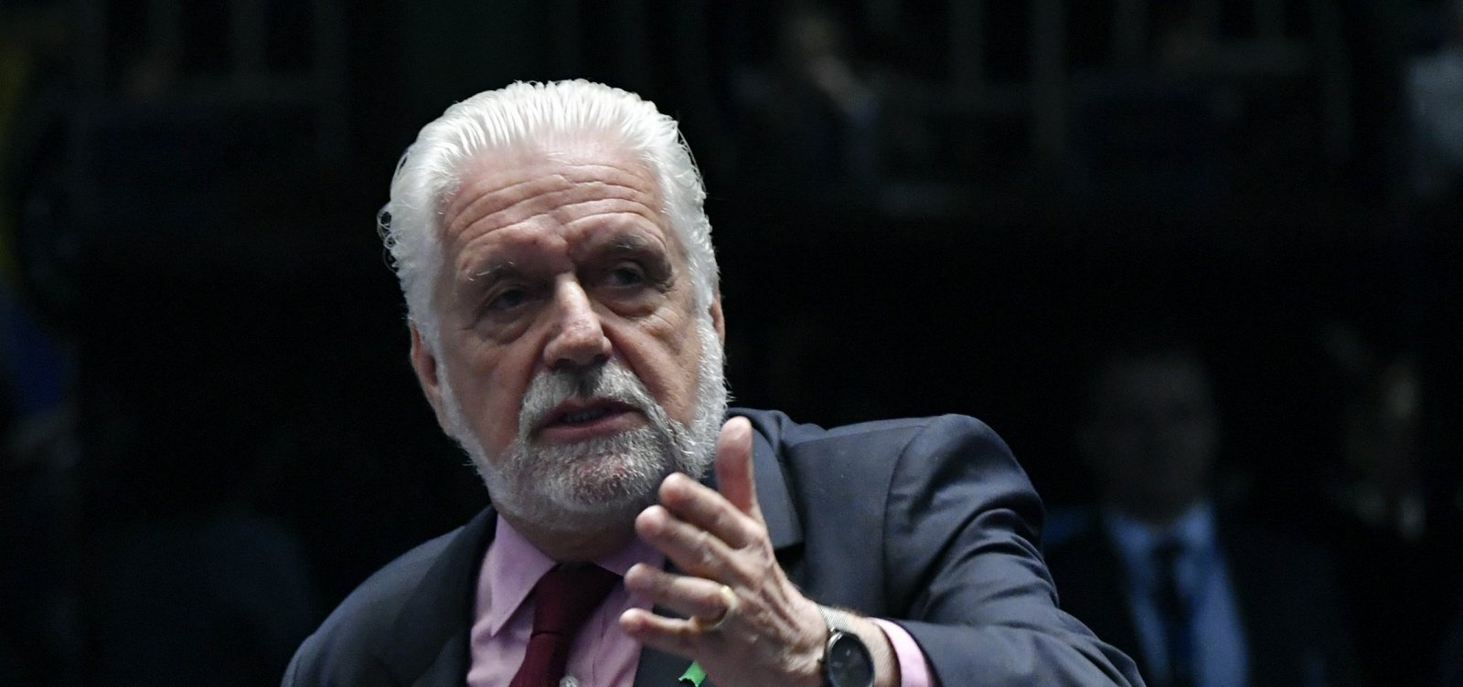 Wagner diz que Lula não irá interferir no Banco Central, mas critica taxa de juros alta