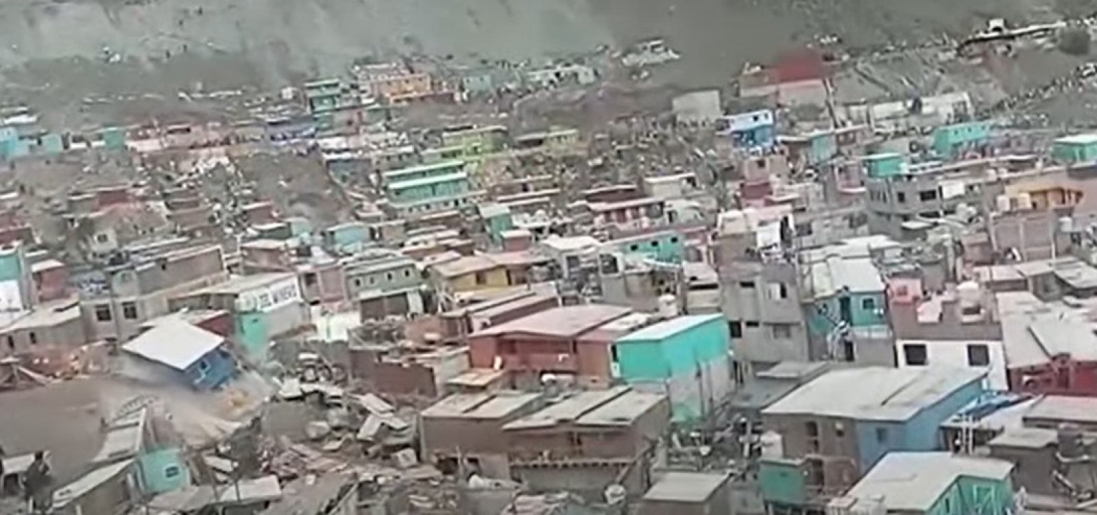 Deslizamento de terra no Peru deixa ao menos 30 mortos e 12 mil desabrigados