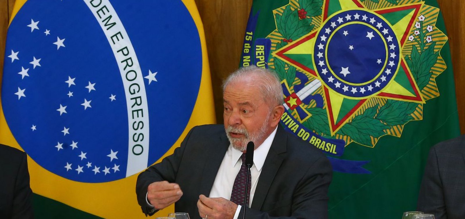 Lula pede 1 minuto de silêncio em homenagem à Marielle e promete descobrir autor de crime