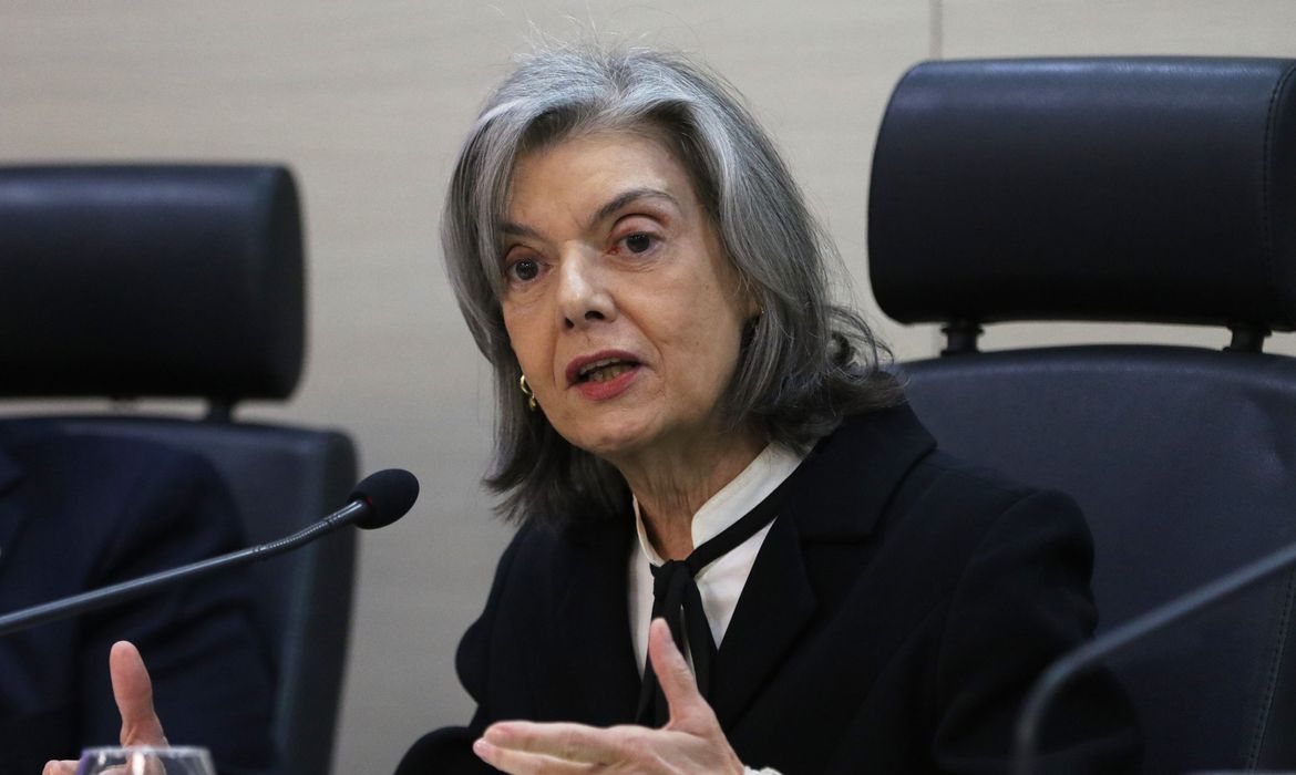 Cármen Lúcia é eleita presidente do TSE e assume em junho na vaga de Moraes