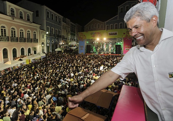 No Carnaval de Salvador, Jerônimo garante apoio à Micareta de Feira 2023