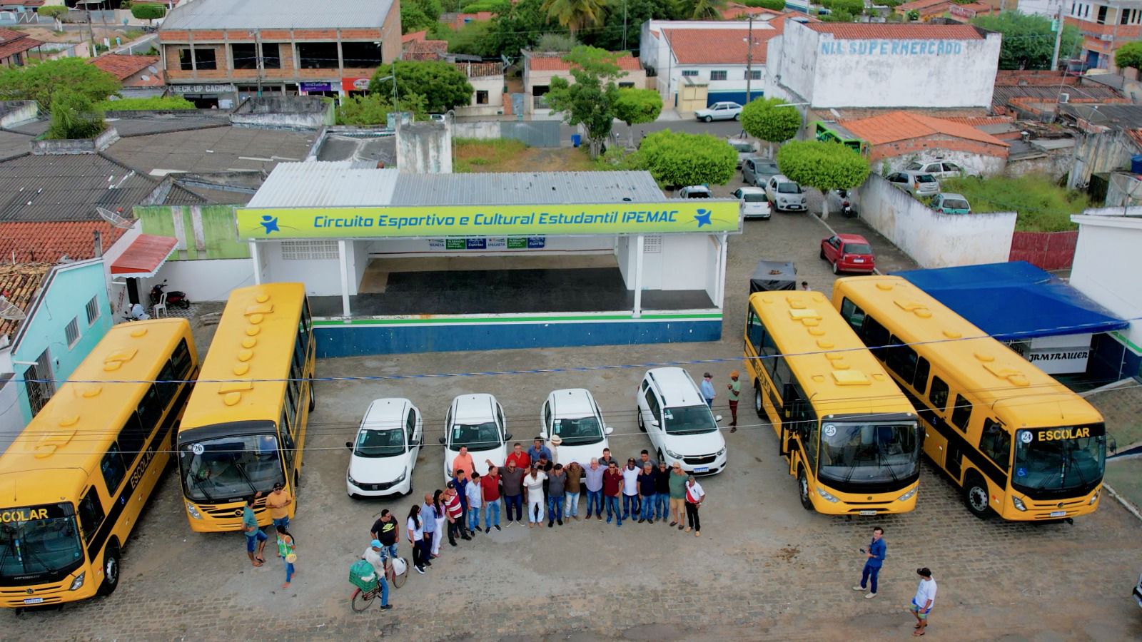 Ipecaetá: Prefeito Júnior Piaggio entrega nova frota para o reforço do transporte escolar e saúde