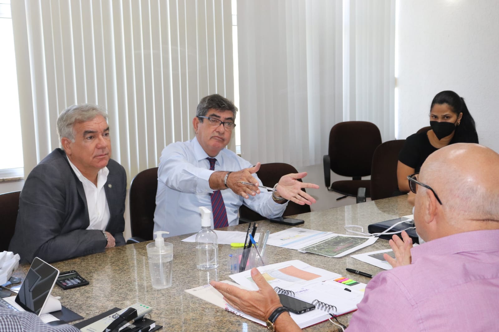 Reunião na Seinfra discute ampliação do Aeroporto de Feira de Santana 