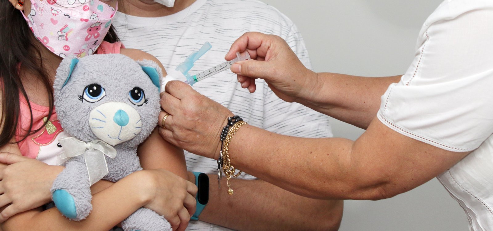 Ministério da Saúde recebe 1,8 milhão de doses da CoronaVac para crianças