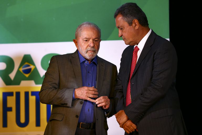 Nenhum ministro deve anunciar medidas sem consultar Rui Costa, diz Lula
