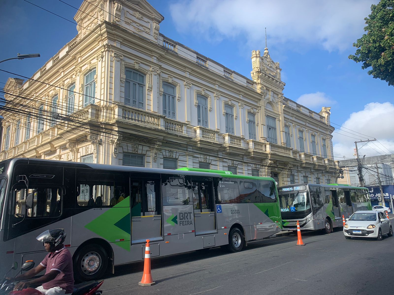 Feira de Santana recebe novos ônibus para ampliar frota do transporte público