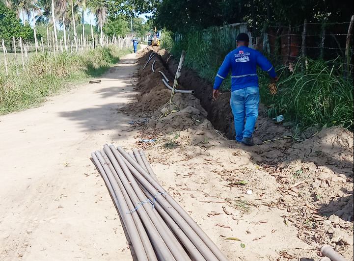 Após crítica do prefeito, Embasa retoma obras na zona rural de Conceição da Feira