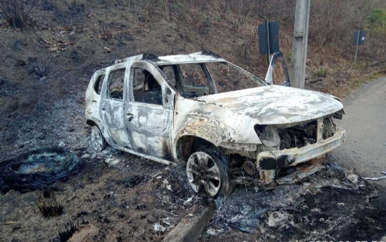 Vendedor de carro continua desaparecido; veículo é encontrado queimado 