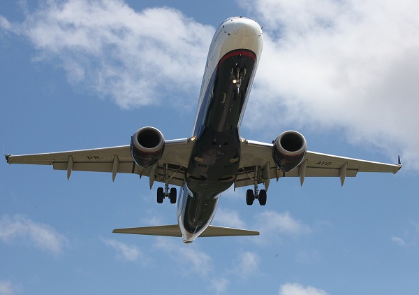 Programa que garante passagem aérea a R$ 200 é anunciado pelo governo 