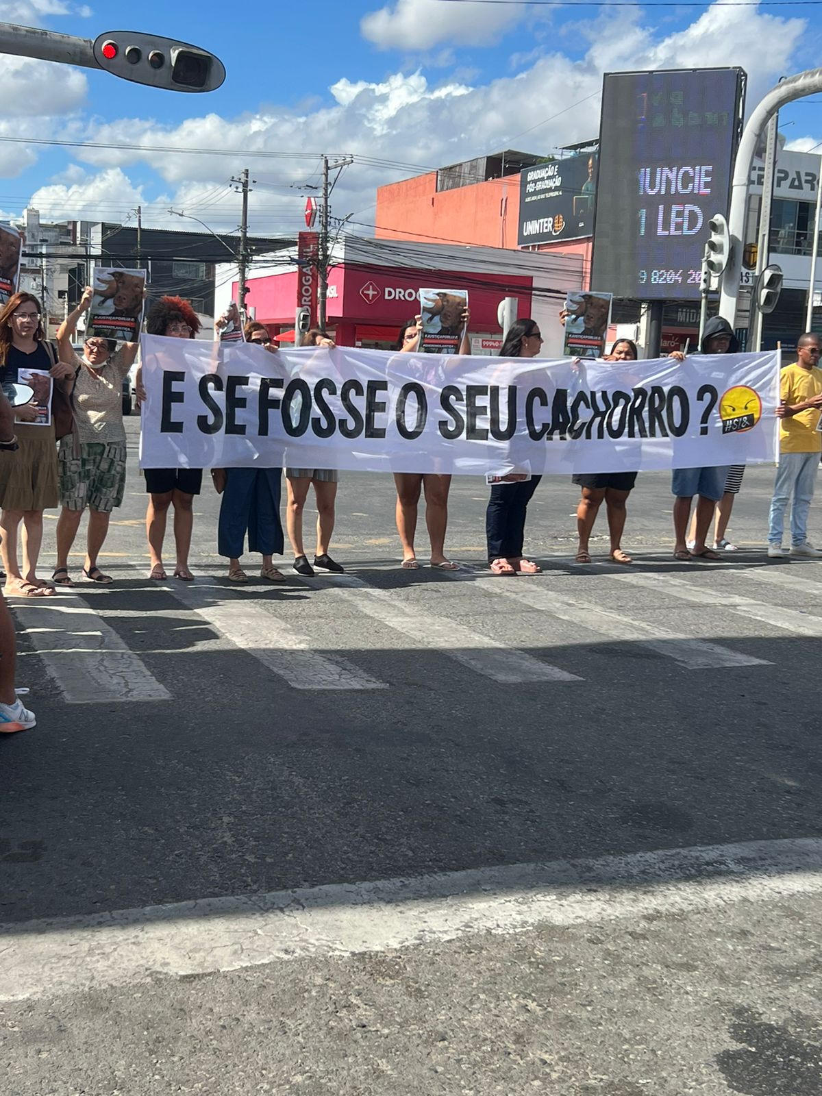 Mobilização contra violência a animais é realizada em Feira