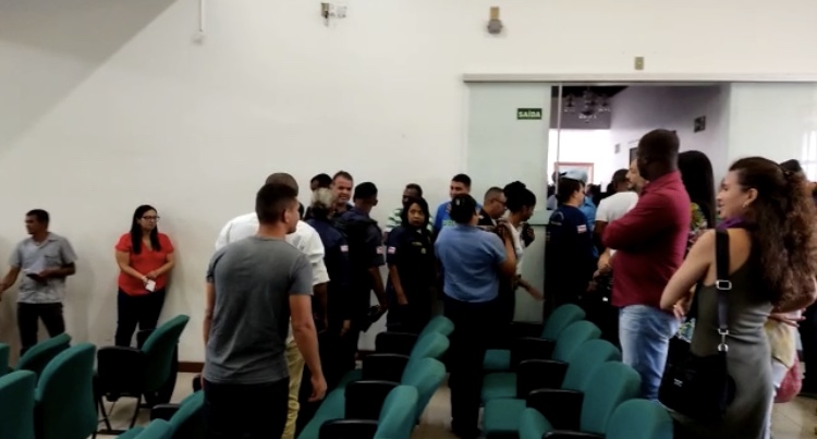 Guardas Municipais se retiram de sessão solene após discussão entre vereadores