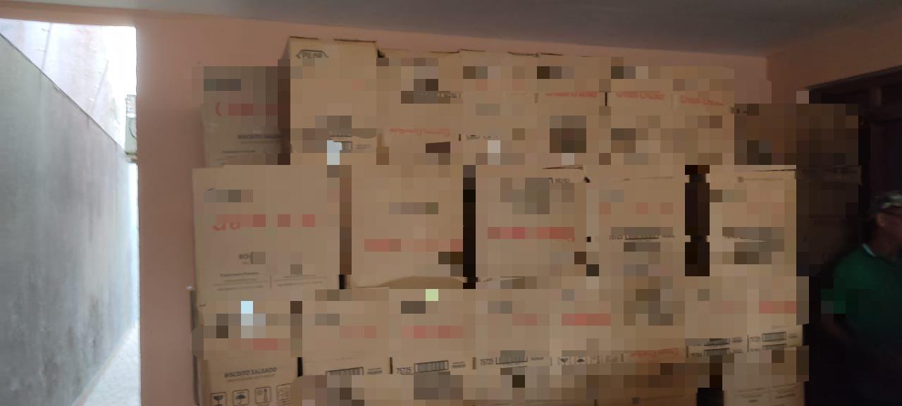 DECARGA apreende 12 mil pacotes de biscoitos com validade adulterada