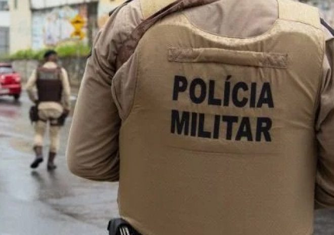 PM flagra suspeito com arma de fogo, munições e drogas em Feira de Santana