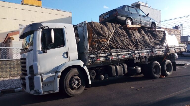 Polícia intercepta caminhão com 100 kg de cocaína em Feira de Santana 