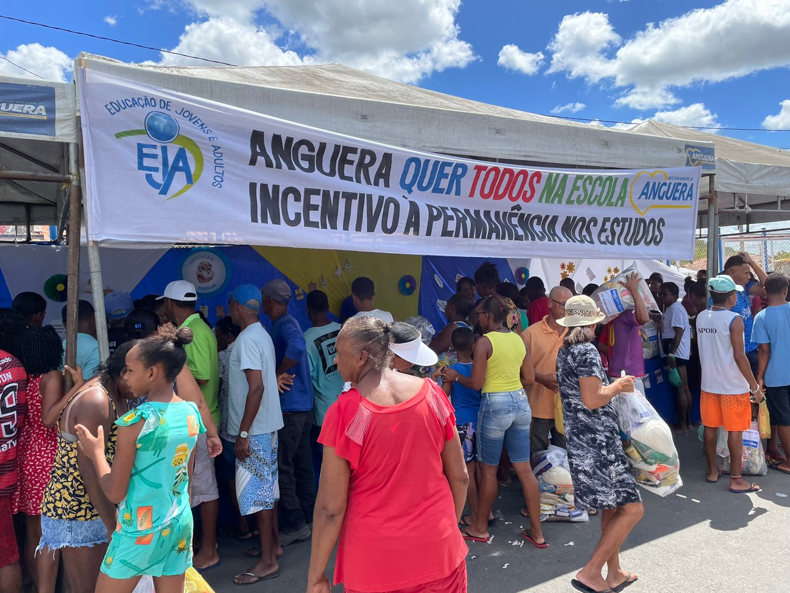 Por incentivo à educação, Prefeitura de Anguera realiza doação de cestas básicas  
