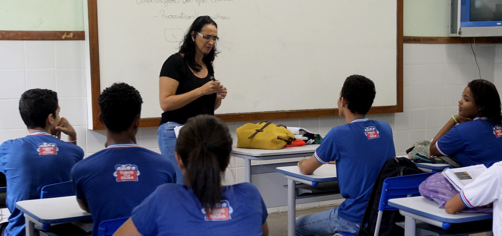 Prefeitura proíbe aparelhos eletrônicos por 30 dias em escolas de Morro do Chapéu 
