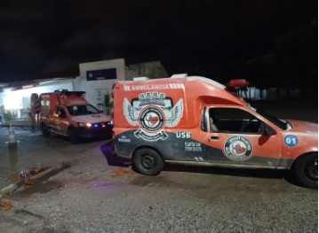 Mãe e filho morrem após moto ser atingida por carro no interior da Bahia