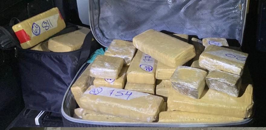 Mulher é presa com 65 tabletes de drogas que seriam comercializadas na Micareta de Feira