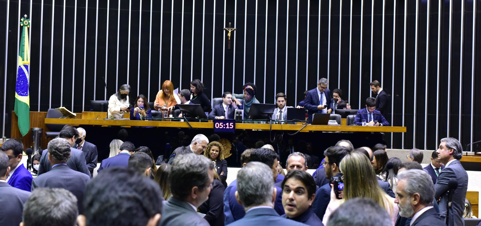 Câmara aprova projeto que derruba mudanças feitas por Lula sobre saneamento