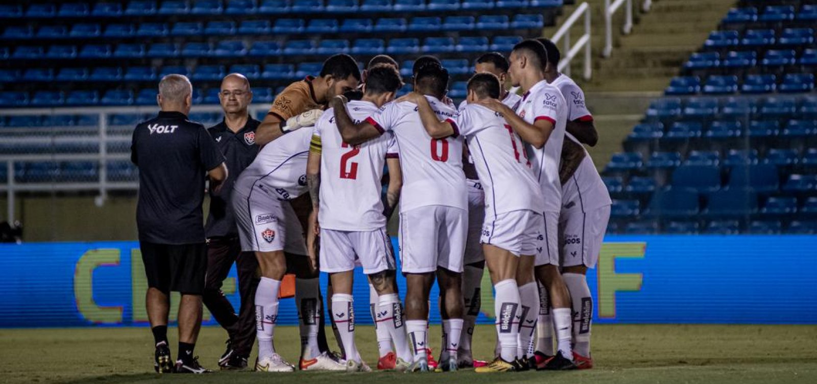 Com promessa de casa cheia, Vitória enfrenta o Atlético-GO neste domingo