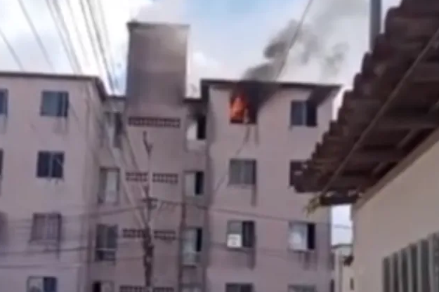 Fábrica e apartamento pegam fogo em Feira de Santana 