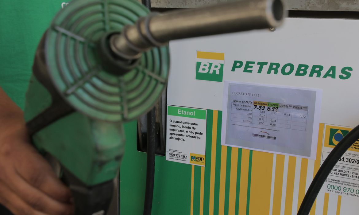 Governo lança canal de denúncias sobre preço de combustíveis 