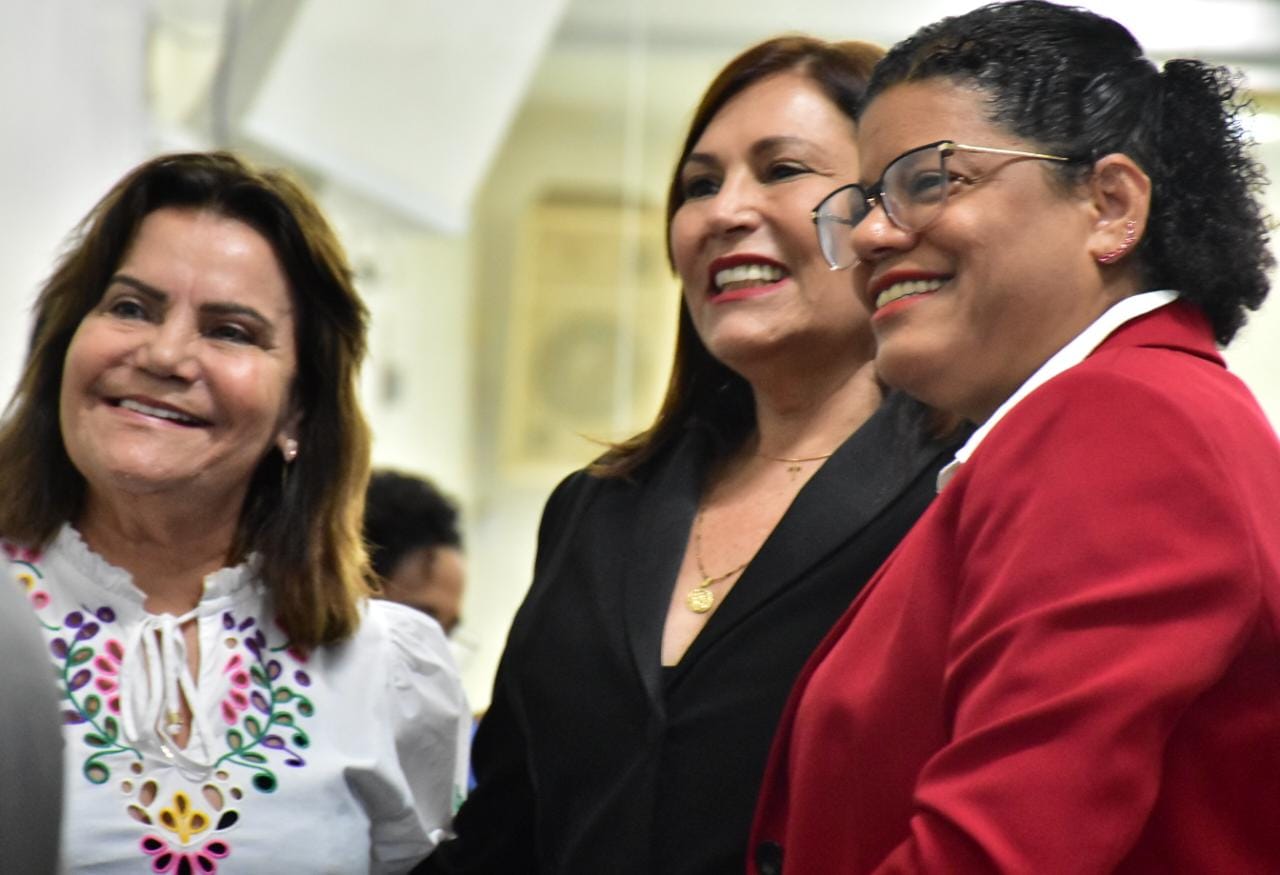 Força feminina: Presidente Eremita Mota recebe as duas novas reitoras da UEFS em homenagem na Câmara Municipal