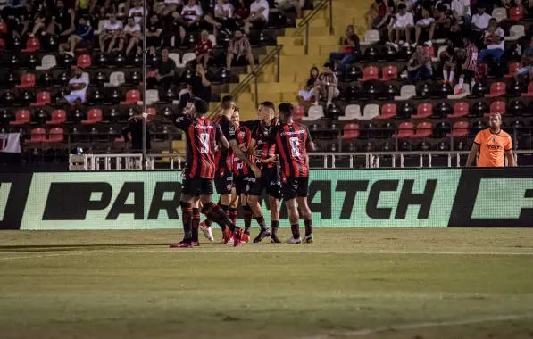 Vitória vence o Botafogo-SP e mantém os 100% de aproveitamento na Série B