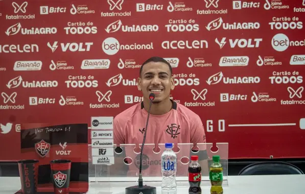 Zé Hugo revela dica de Léo Gamalho para encontrar o caminho do gol e projeta duelo do Vitória fora de casa