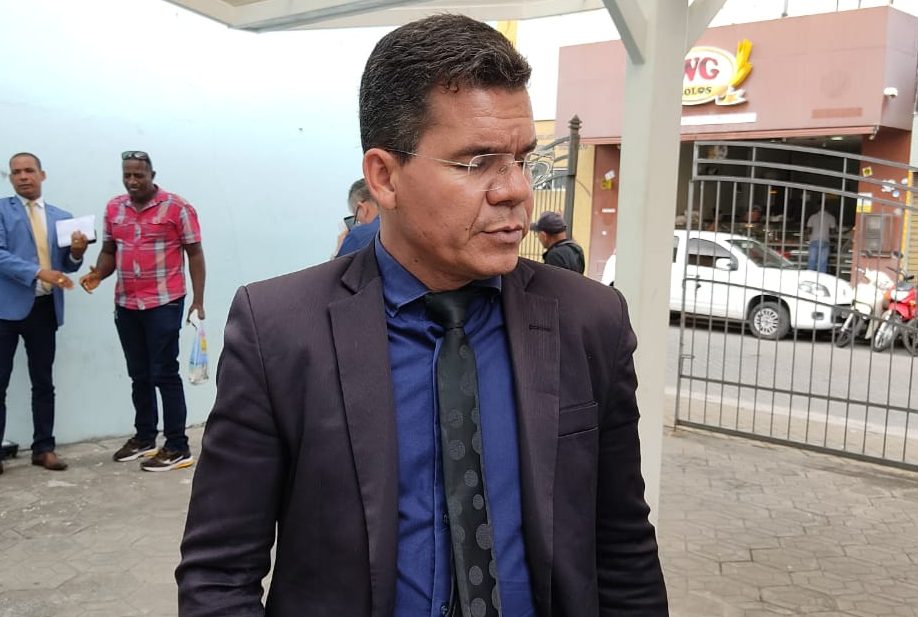 Vereador Pedro Cícero presta depoimento a polícia após ser agredido