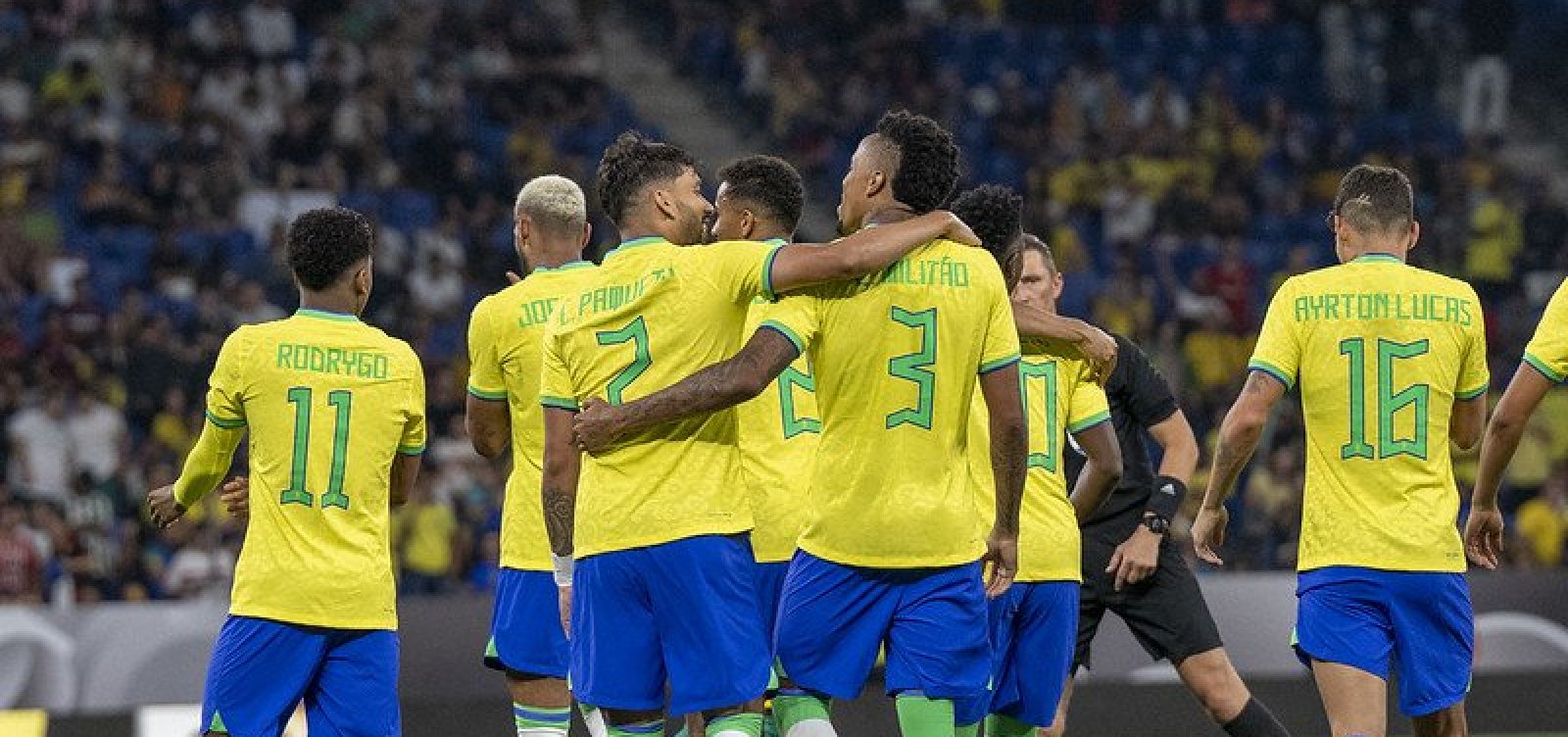 Brasil goleia Guiné em jogo marcado por protestos contra o racismo