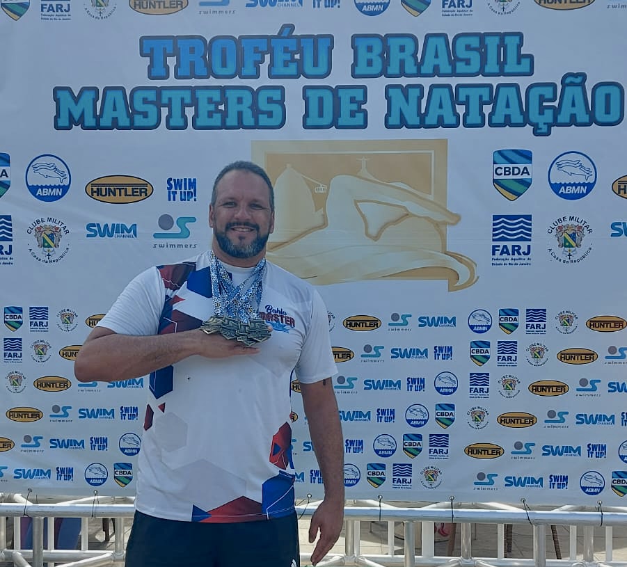 Feirense conquista medalhas em competição de natação master