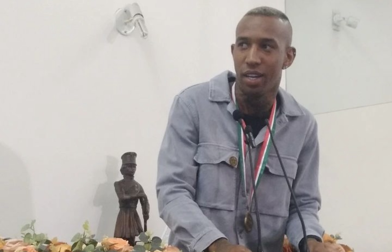 Talisca é homenageado com a Comenda Maria Quitéria, na Câmara 