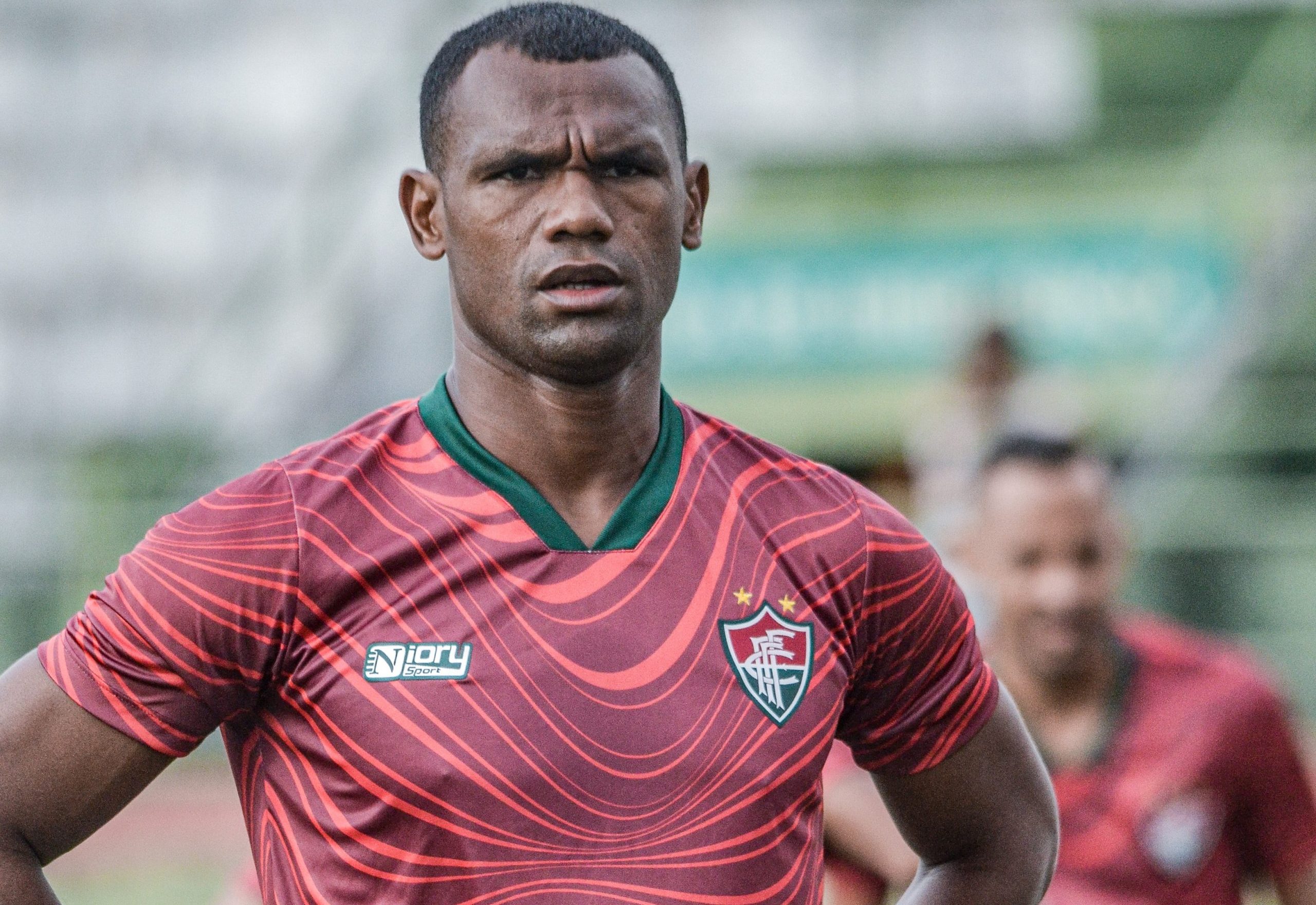 Lateral-direito Chiquinho Alagoano volta a treinar com o elenco do Fluminense