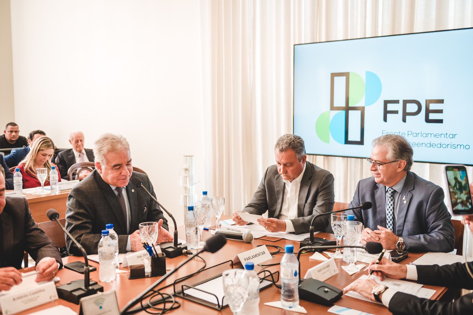 Ministro Rui Costa amplia diálogo com o setor empreendedor em reunião com parlamentares e empresários