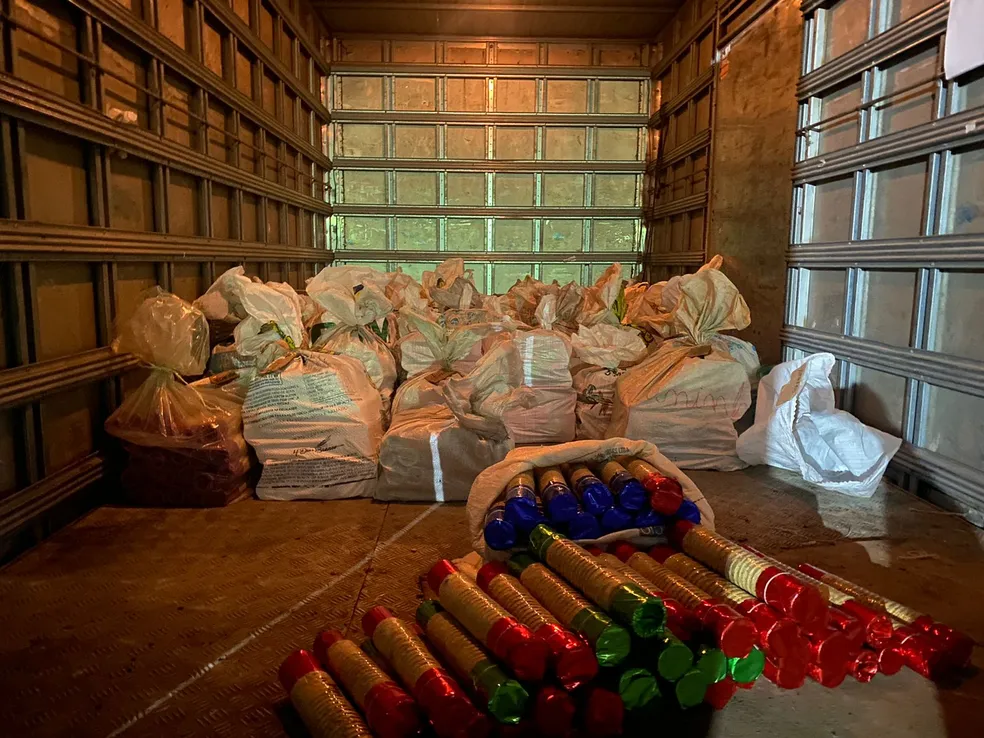 Duas mil espadas juninas são apreendidas em caminhão no Recôncavo Baiano