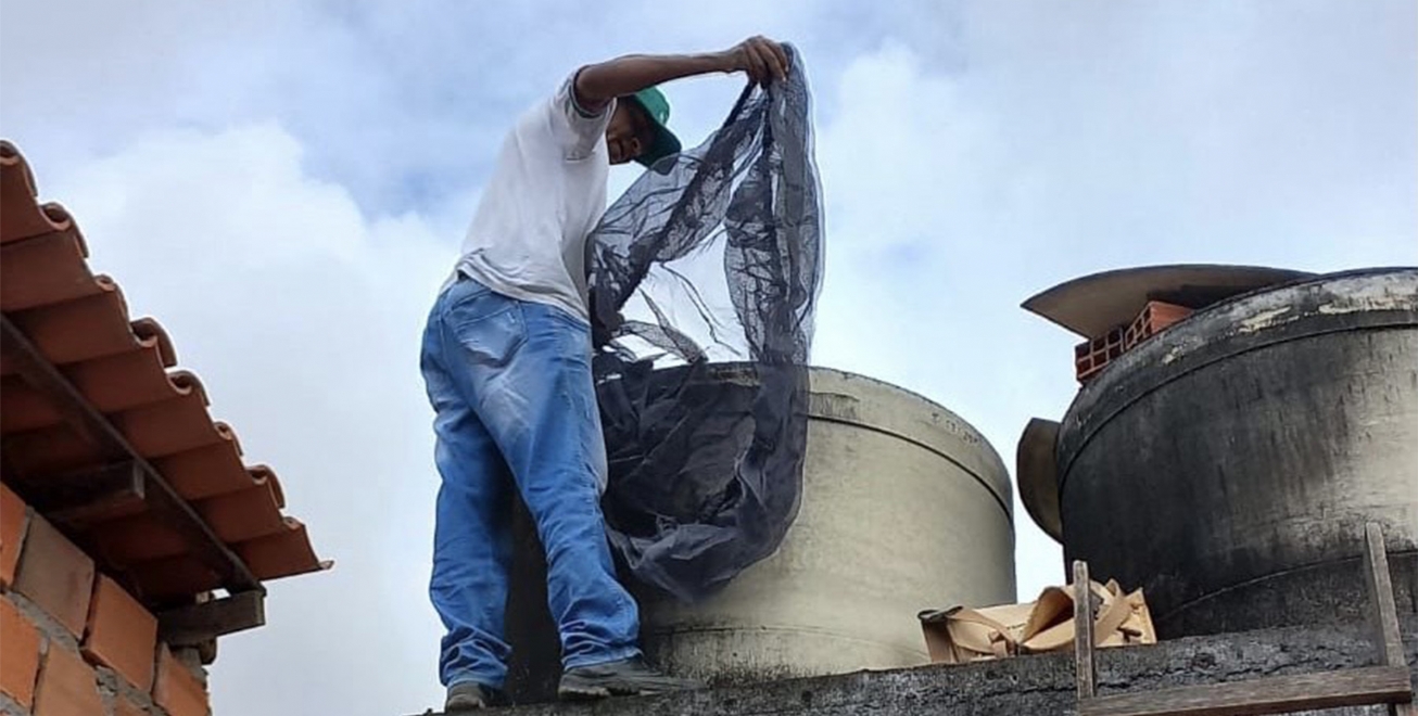 Prefeitura intensifica distribuição de capas para cobertura de caixas d´água no combate à dengue