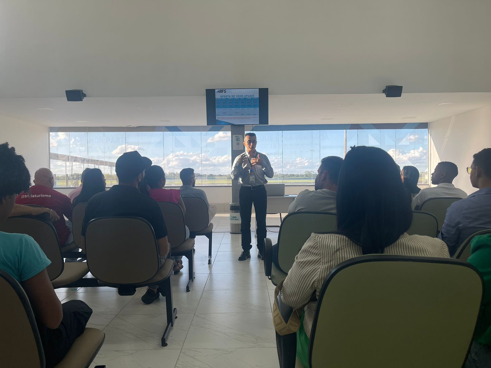 Representantes de agências de viagens são recebidos no aeroporto de Feira de Santana