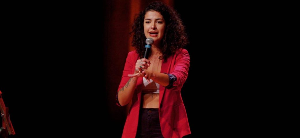 Stand Up Comedy: Giovana Fagundes se apresenta em Feira de Santana, dia 28 de julho
