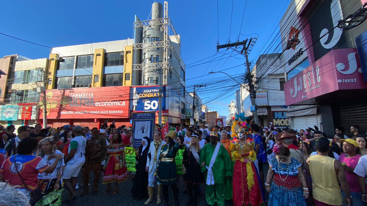 Bando Anunciador: Cerca de 40 mil pessoas tomam as ruas de Feira de Santana